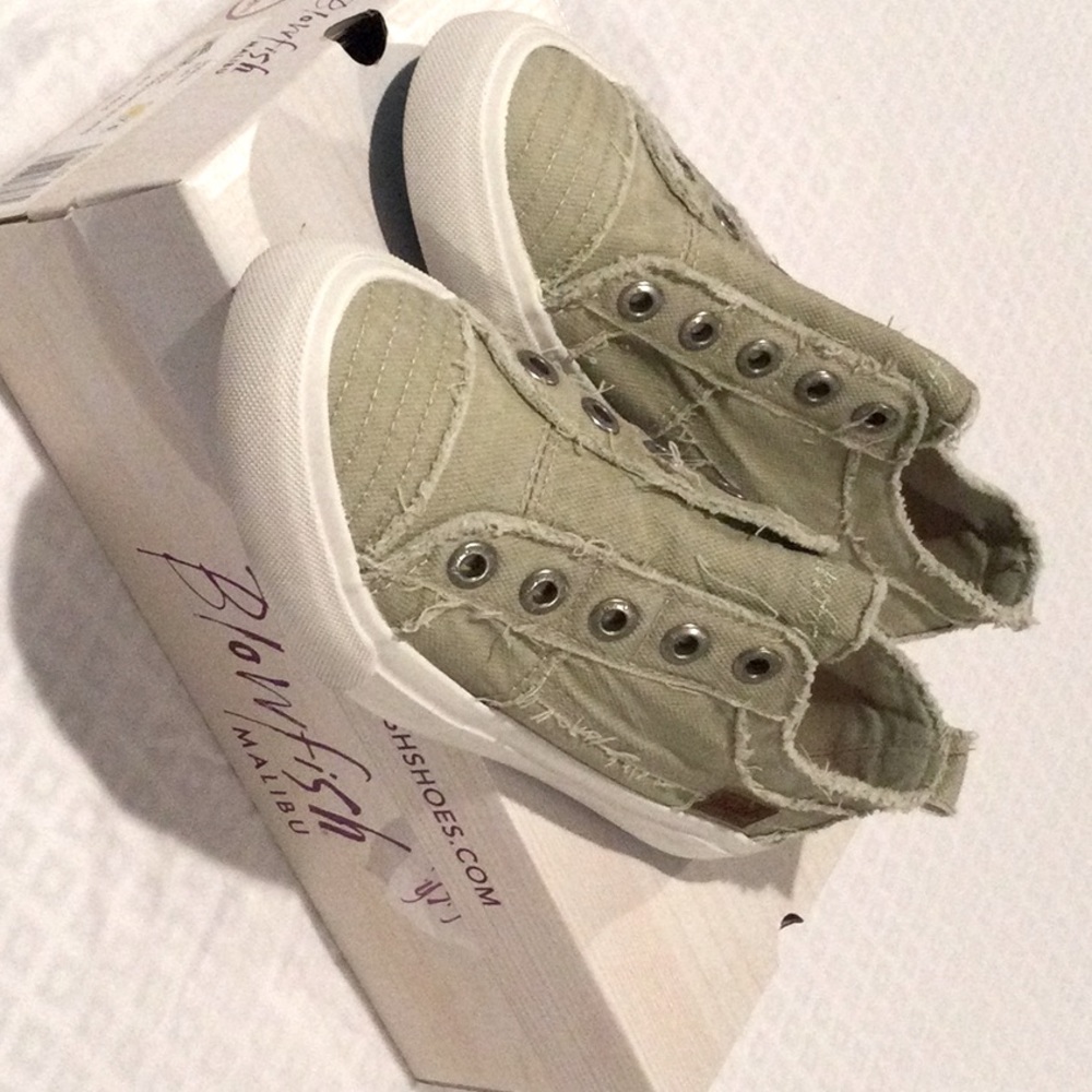 Blowfish Malibu avocado green slip on sneakers 7.5